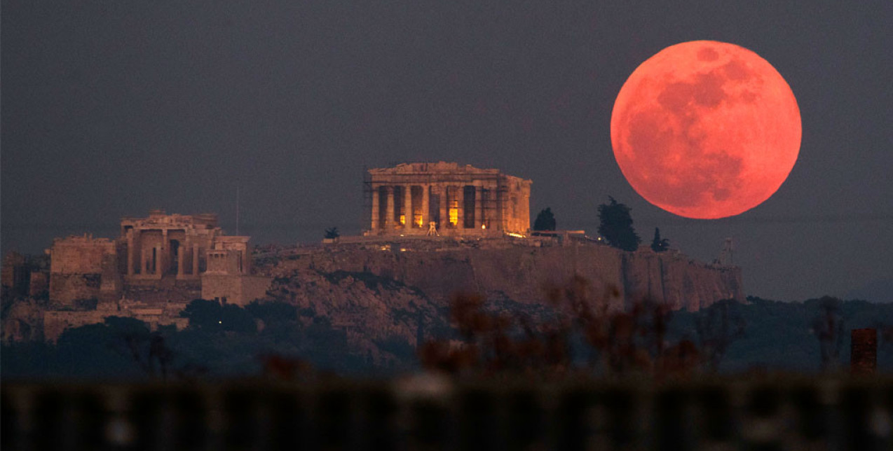 Ματωμένο Φεγγάρι: Αυτά τα 3 ζώδια θα κληθούν να πάρουν σημαντικές αποφάσεις για τη ζωή τους