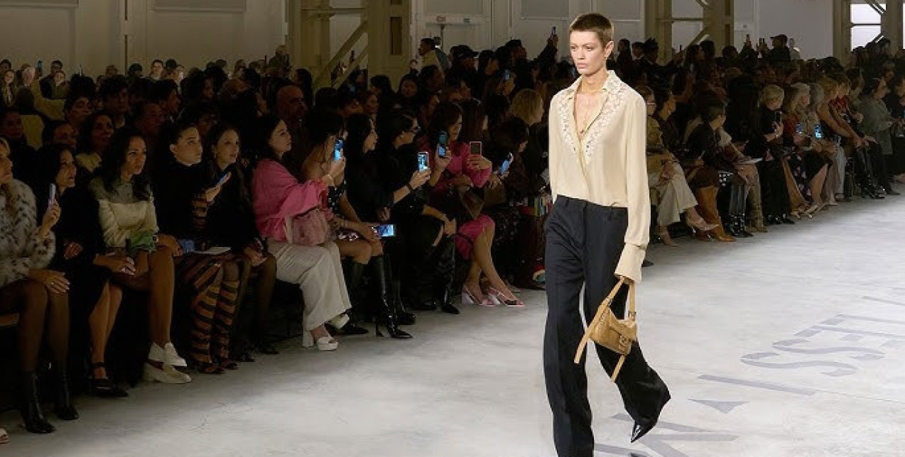 Less I, More Us: 5 στοιχεία που ξεχώρισαν στο ντεμπούτο της Maria Grazia Chiuri για τον Fendi