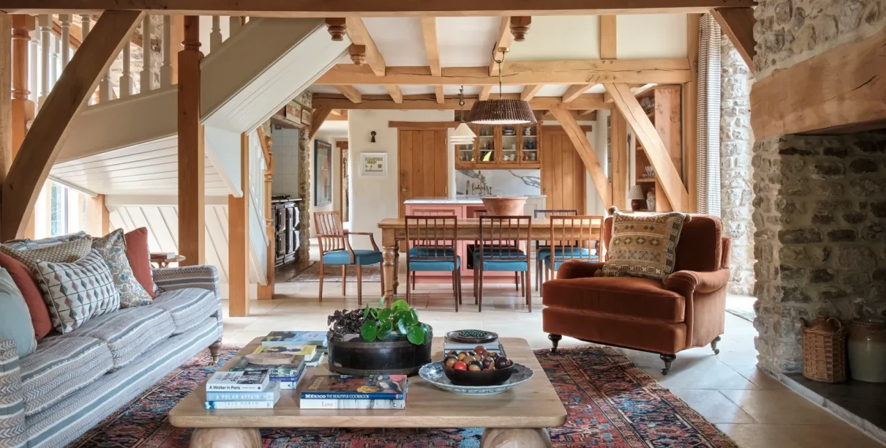 Η ιστορική αποθήκη στο Somerset της Αγγλίας που μετατράπηκε σε ένα σπίτι με ζεστασιά