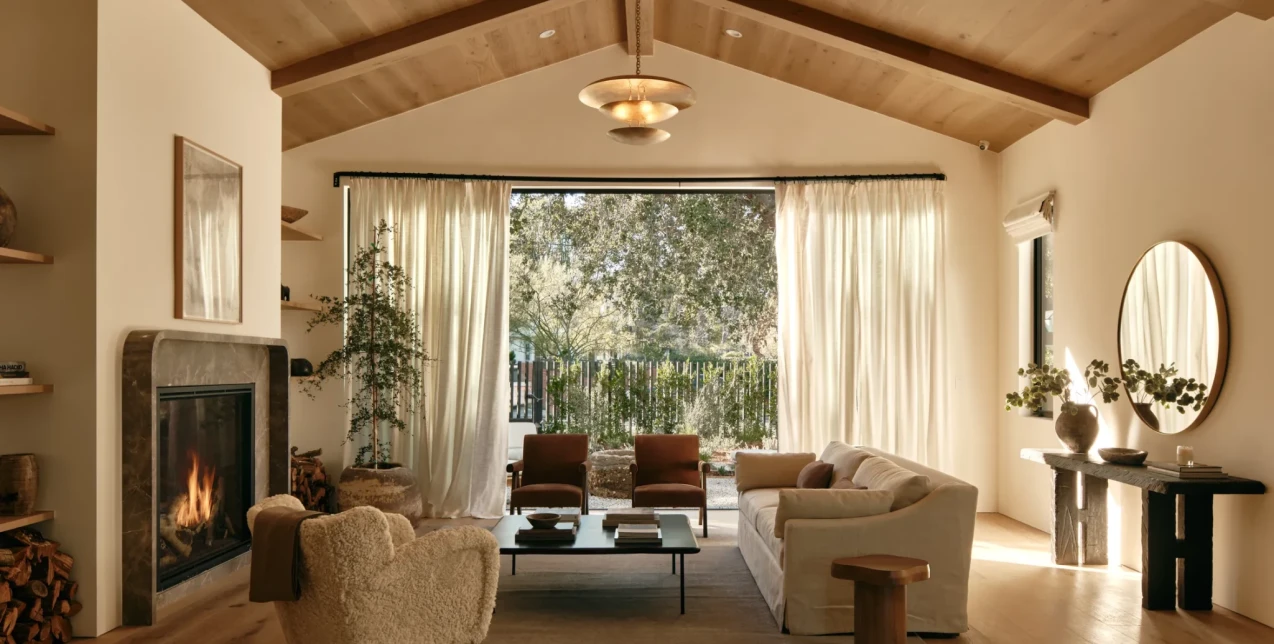 Η ορεινή κατοικία στην California που θυμίζει ένα σύγχρονο καταφύγιο μέσα στη φύση