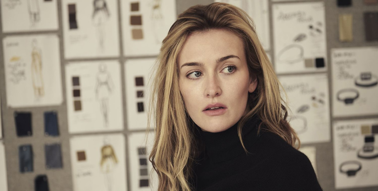 Τα fashion items που θα επέλεγε τώρα η Carolyn Bessette Kennedy