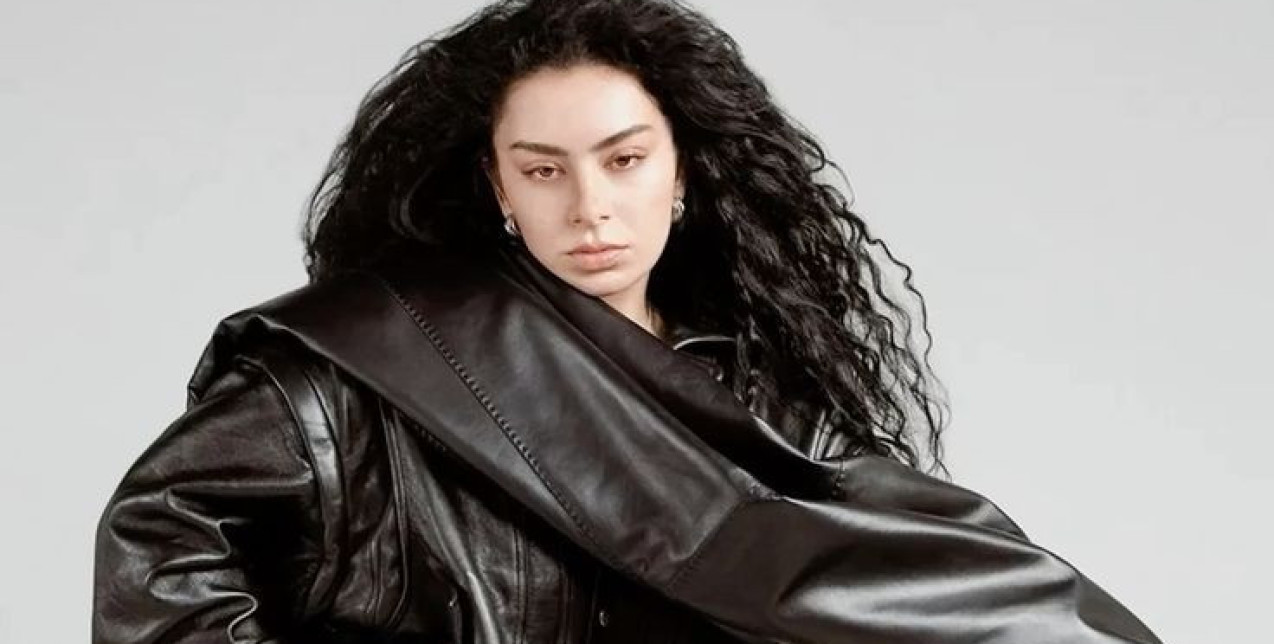 Messy Girl Aesthetic: Φέτος όλα τα it-girls υιοθετούν αυτή την τολμηρή τάση