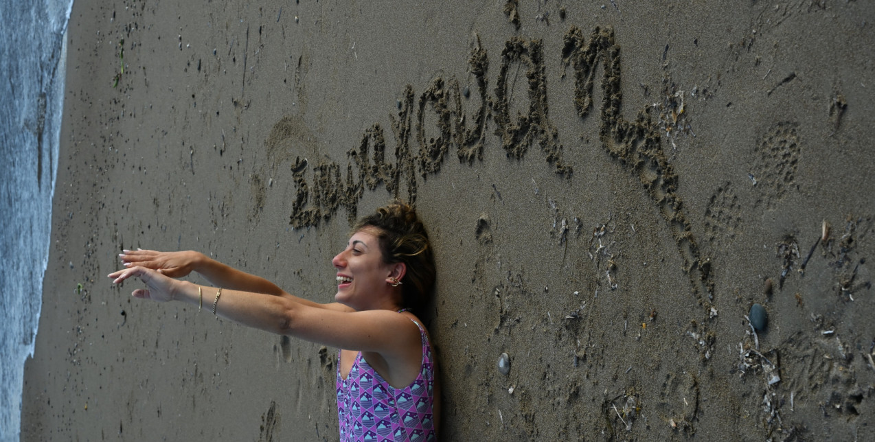 Face to Face με τη Δέσποινα Πέττα: «Πολλοί πιστεύουν ότι οι ευκαιρίες βρίσκονται μόνο στις μεγάλες πόλεις, αλλά για εμένα το νησί είναι πηγή έμπνευσης και δημιουργίας»