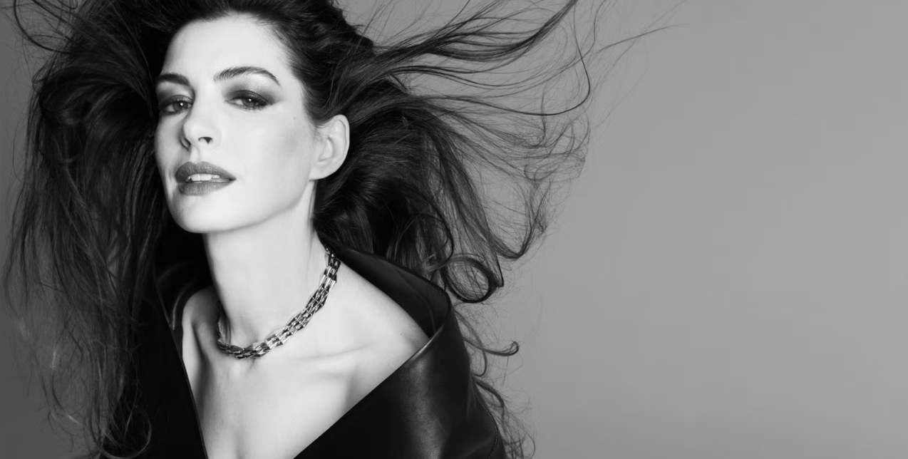 Η Anne Hathaway, λίγο πριν το The Devil Wears Prada 2, μιλά στο Harper’s Bazaar εφ’ όλης της ύλης