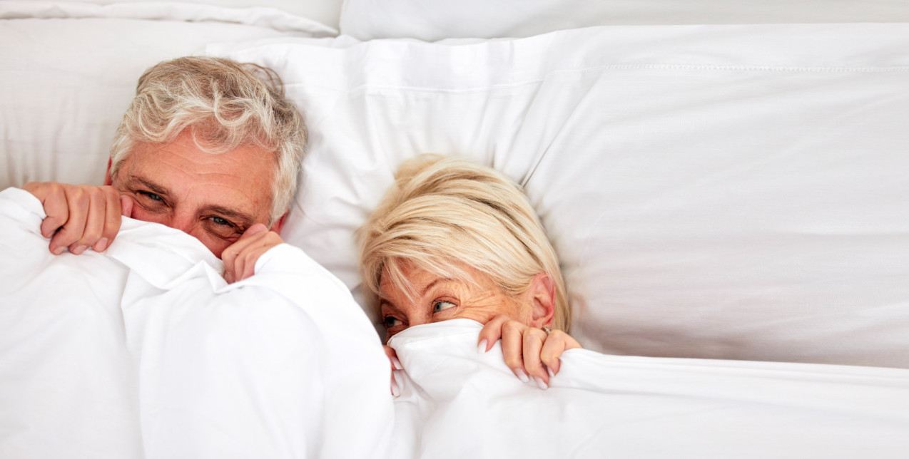 Λίμπιντο μετά την εμμηνόπαυση: Οι τρόποι με τους οποίους μπορούμε να ενισχύσουμε τη σεξουαλική επιθυμία