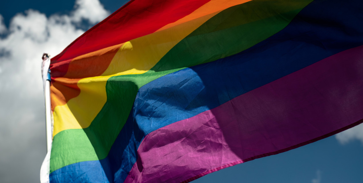 Μια σημαντική απόφαση: Συνταγματικός ο γάμος και η υιοθεσία από ομόφυλα ζευγάρια