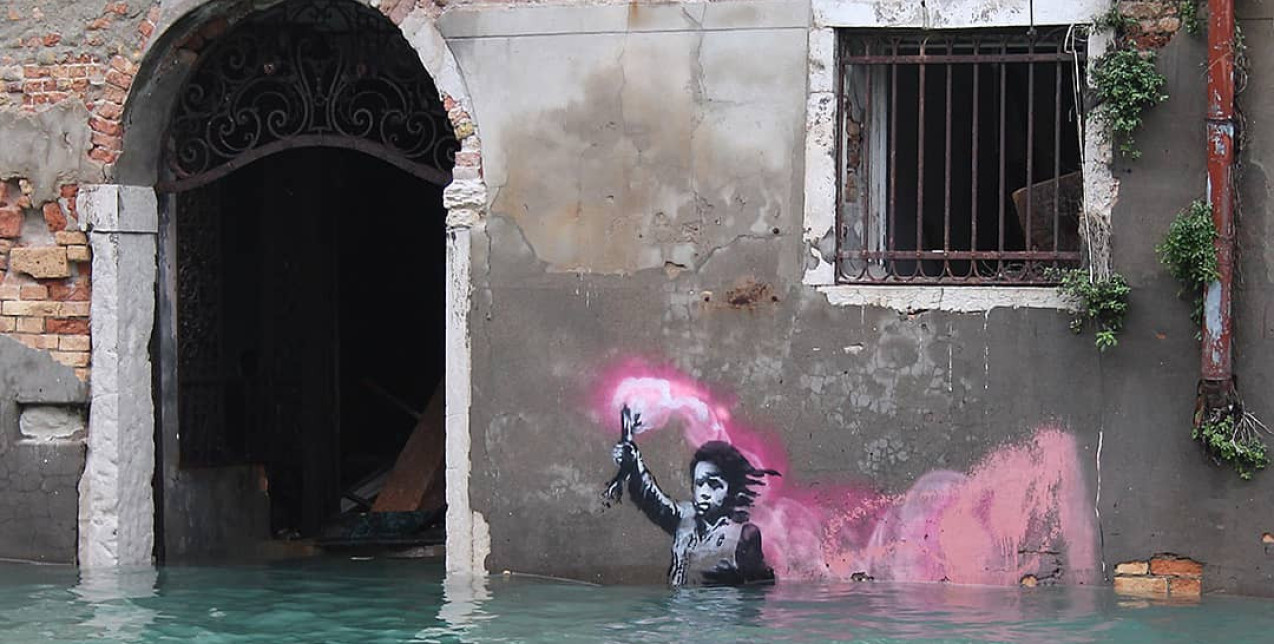 Banksy: Νέα έρευνα μας φέρνει ένα βήμα πιο κοντά στην αληθινή ταυτότητα του καλλιτέχνη