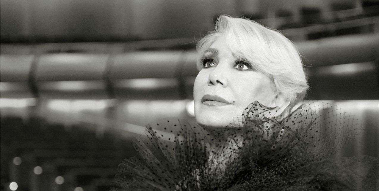 Ο κόσμος αποχαιρετά για μια τελευταία φορά τη Μαρινέλλα