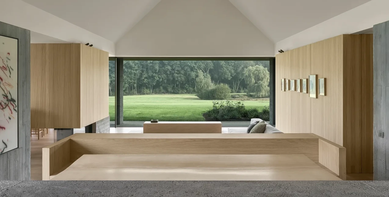 Μια αγροικία στο Βέλγιο ξαναβρίσκει τη σύνδεσή της με το τοπίο μέσα από μια super μινιμαλιστική σχεδιαστική προσέγγιση