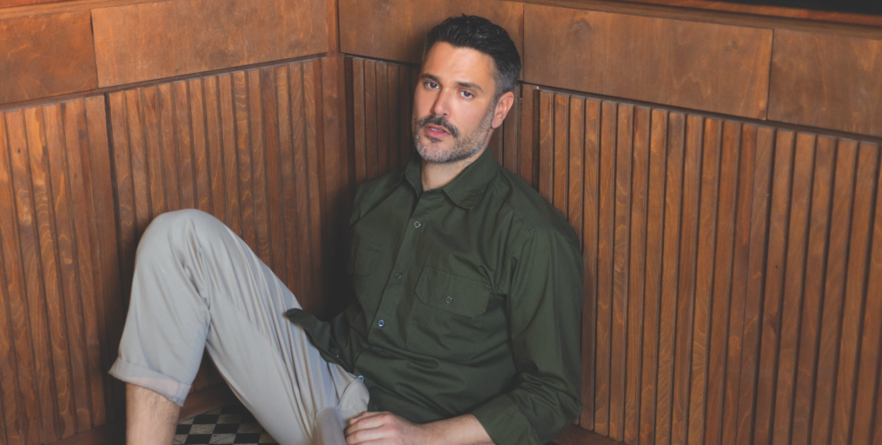 Ο Μιχάλης Λεβεντογιάννης σε μια αποκλειστική συνέντευξη στο GLOW, λίγο πριν τον απολαύσουμε στη Θεσσαλονίκη