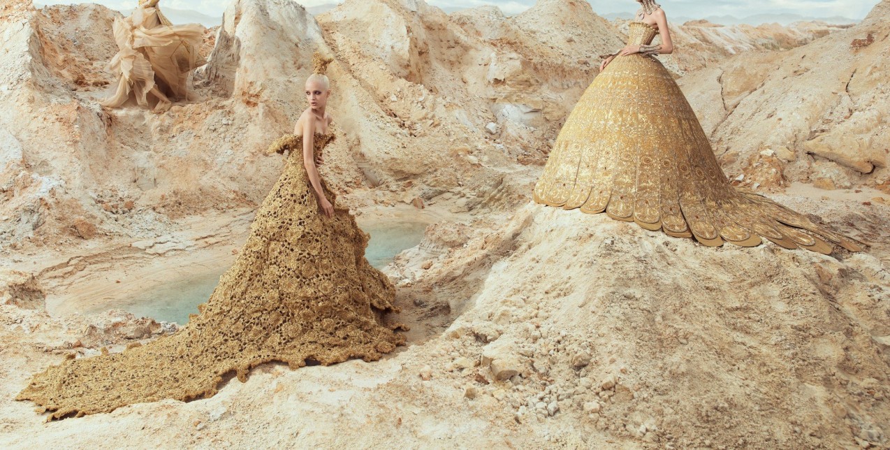 Η couture αισθητική της Guo Pei ξετυλίγεται σε ένα εντυπωσιακό λεύκωμα