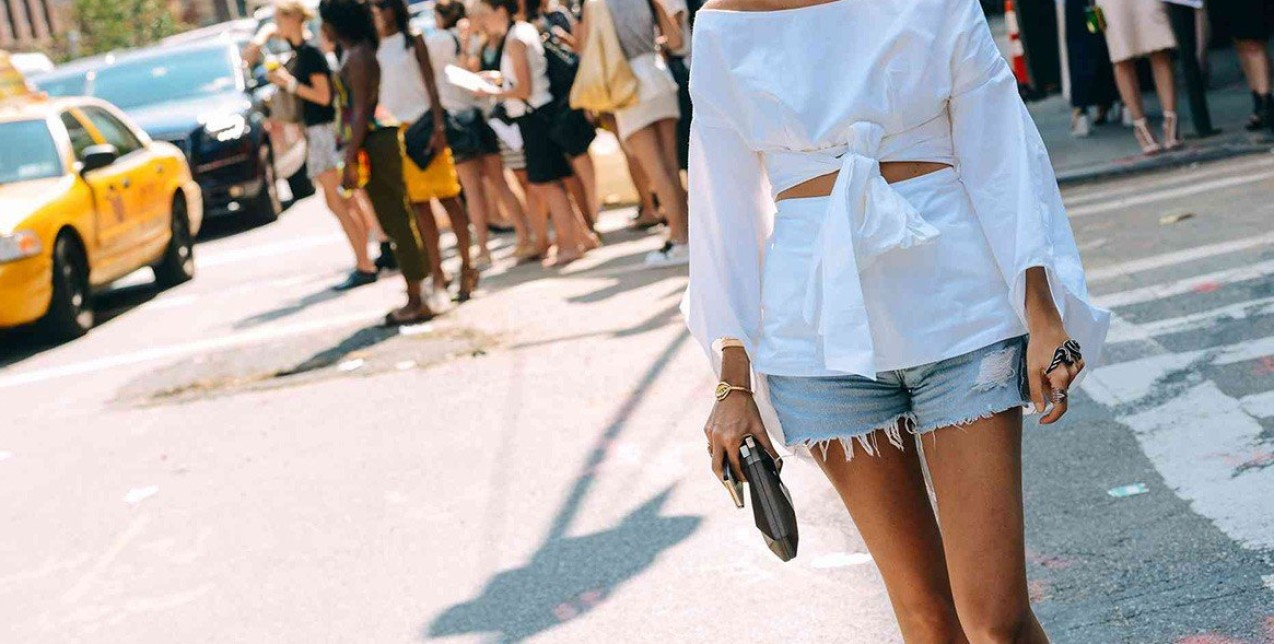 5 απλά βήματα για να αποκτήσετε το δικό σας cut-off jean shorts