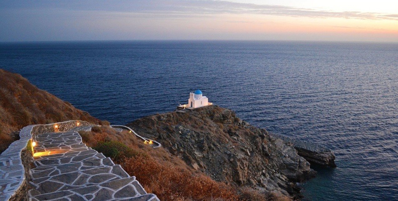 Tα 3 ελληνικά νησιά για ιδανικές διακοπές με τον σύντροφό σας