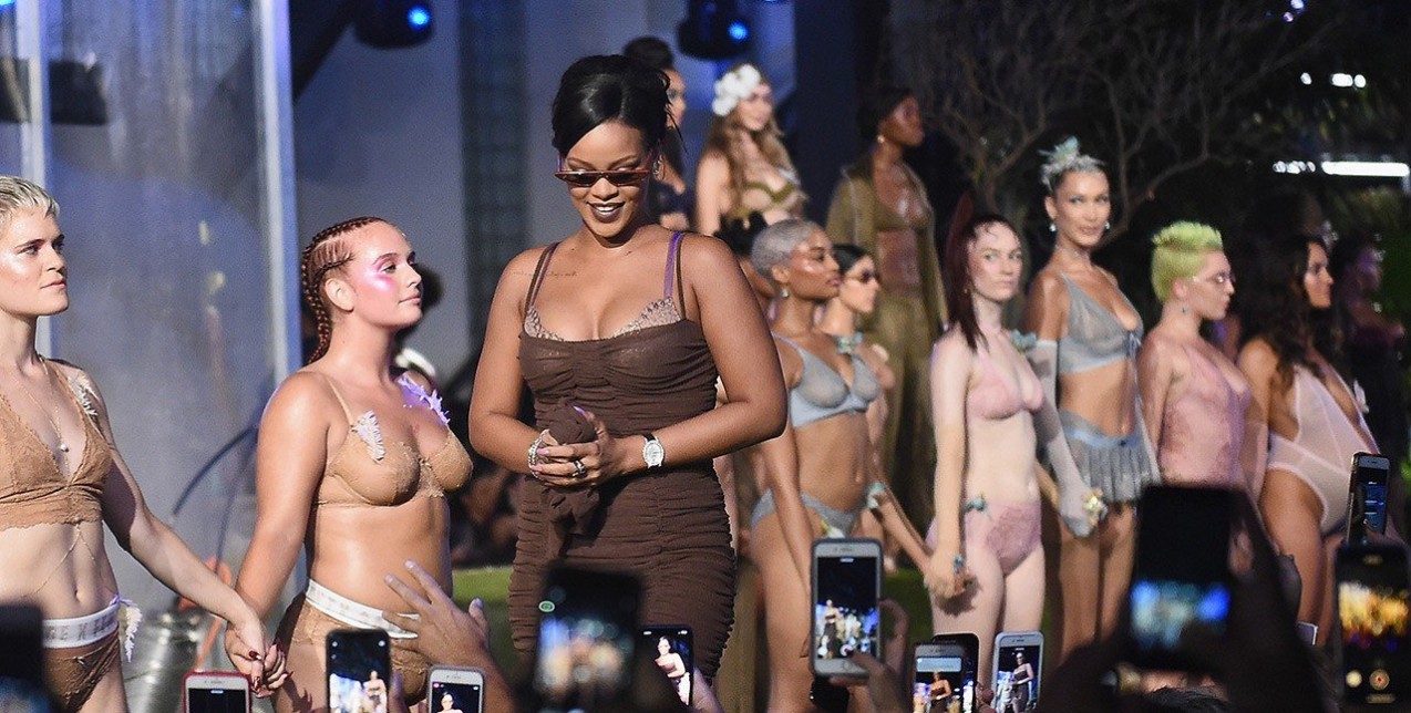 Η Rihanna αποθέωσε τις γυναίκες στο πρώτο Savage x Fenty show 