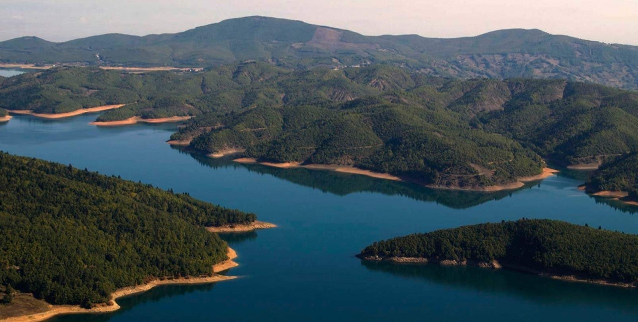 4 λίμνες της Ελλάδας σας περιμένουν να τις ανακαλύψετε 
