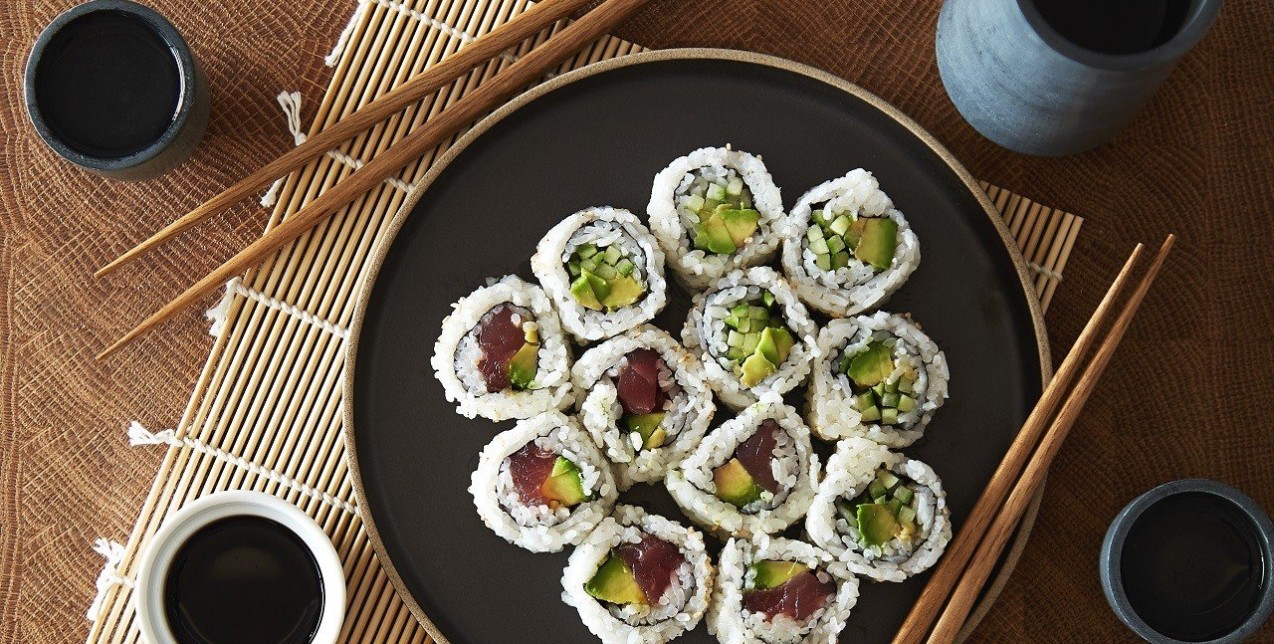 Τα απλά βήματα για να κάνετε το τέλειο sushi στο σπίτι