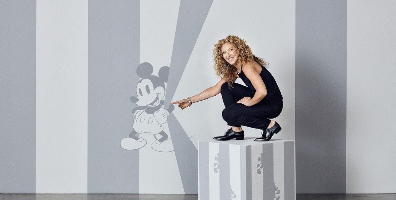 Η designer Kelly Hoppen εμπνέεται από τον Mickey Mouse για τρεις συλλογές