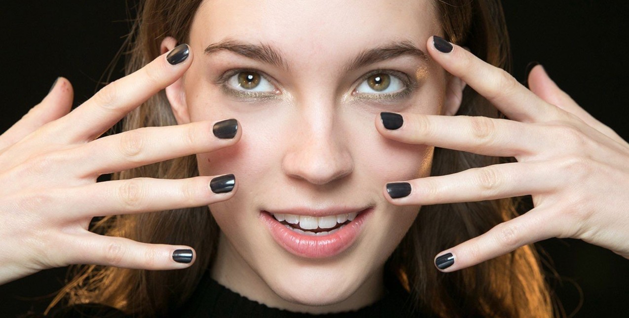 Τα 8 πιο περιζήτητα χειμωνιάτικα χρώματα βερνικιών στα nail salons 