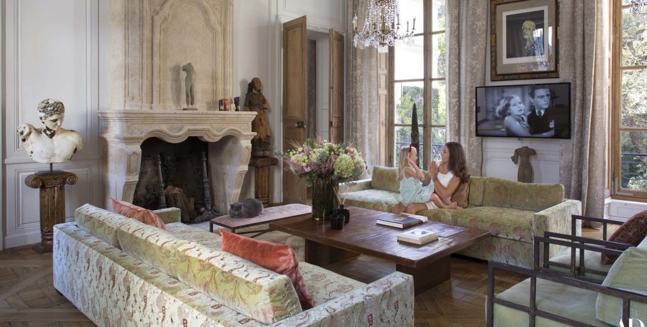 Ένα αρχοντικό του 17ου αιώνα στο Παρίσι μετατρέπεται σε μια φιλόξενη, σύγχρονη κατοικία