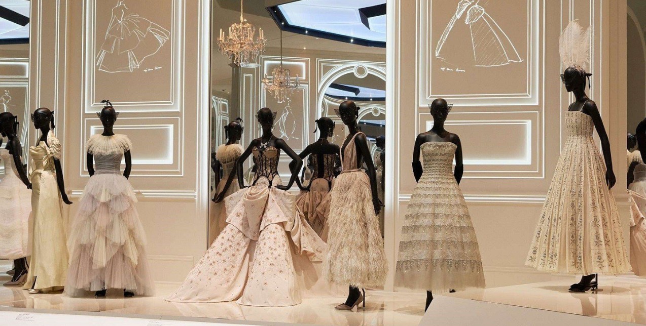Ξεκίνησε η μοναδική έκθεση για τον Christian Dior στο Victoria & Albert