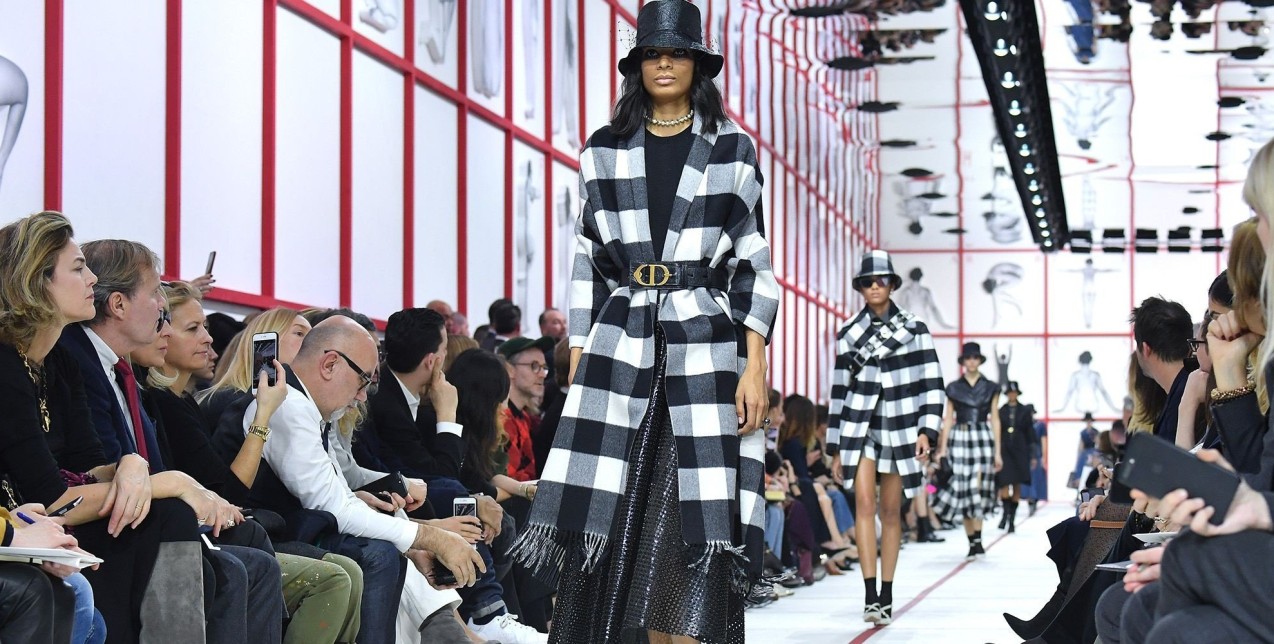 Paris Fashion Week: Δυναμική έναρξη με Christian Dior και Saint Laurent