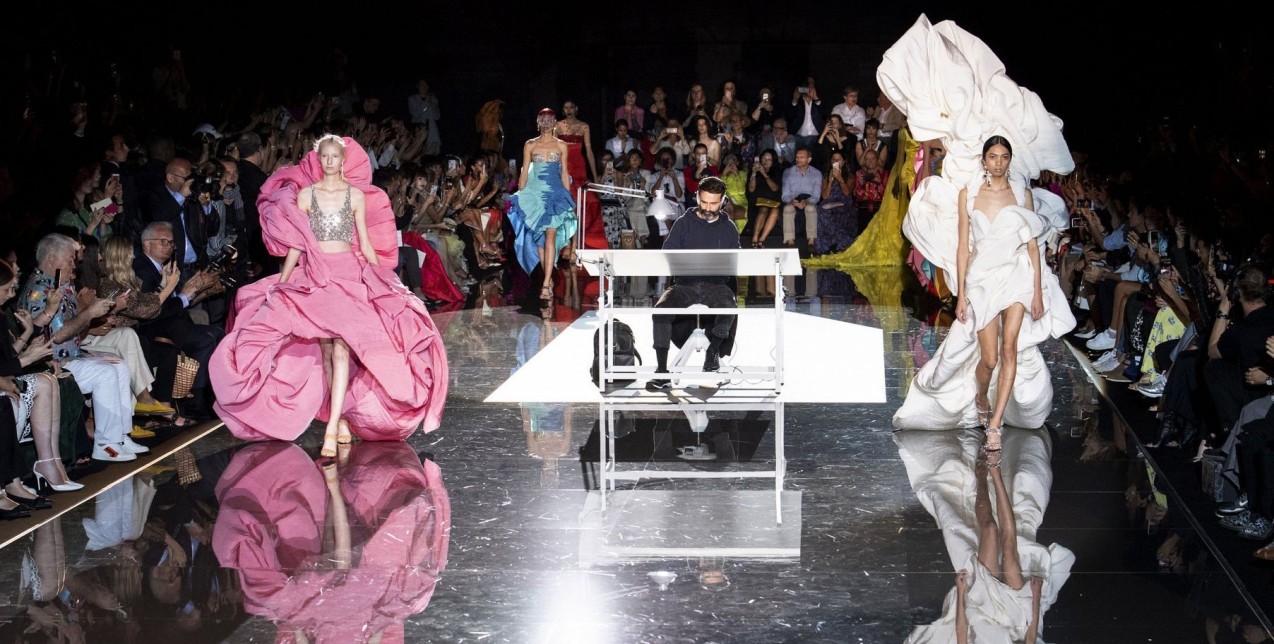 Paris Haute Couture Fashion Week: Dior, Schiaparelli κι ό,τι άλλο ξεχωρίσαμε από τα χθεσινά shows