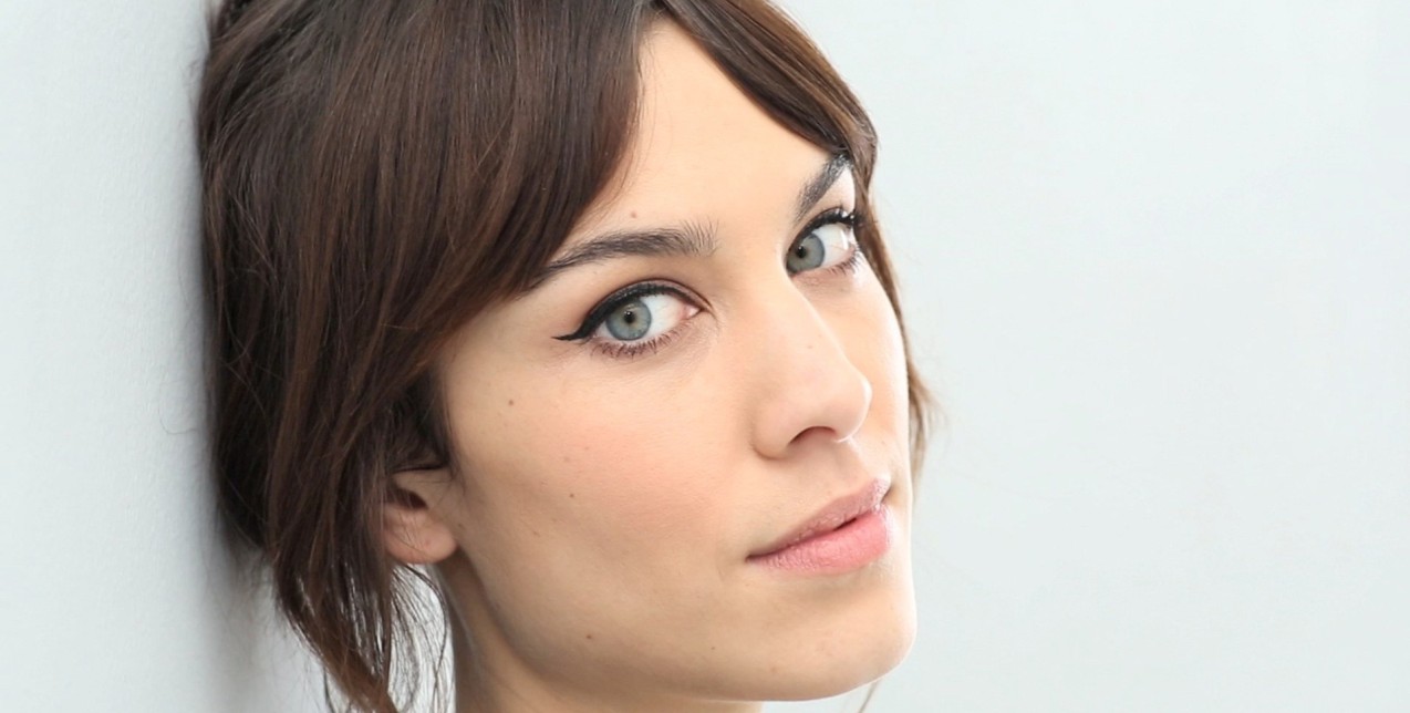 Πώς να πετύχετε το signature eyeliner look της Alexa Chung