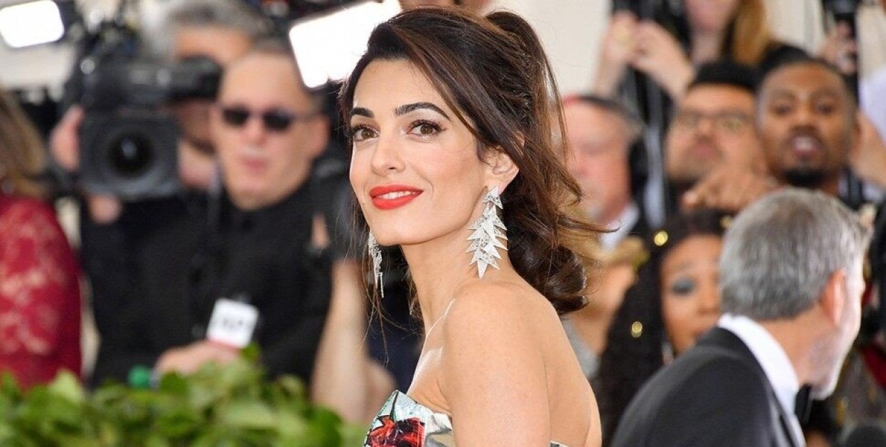 Love her style: Τα αγαπημένα fashion κομμάτια της Amal Clooney