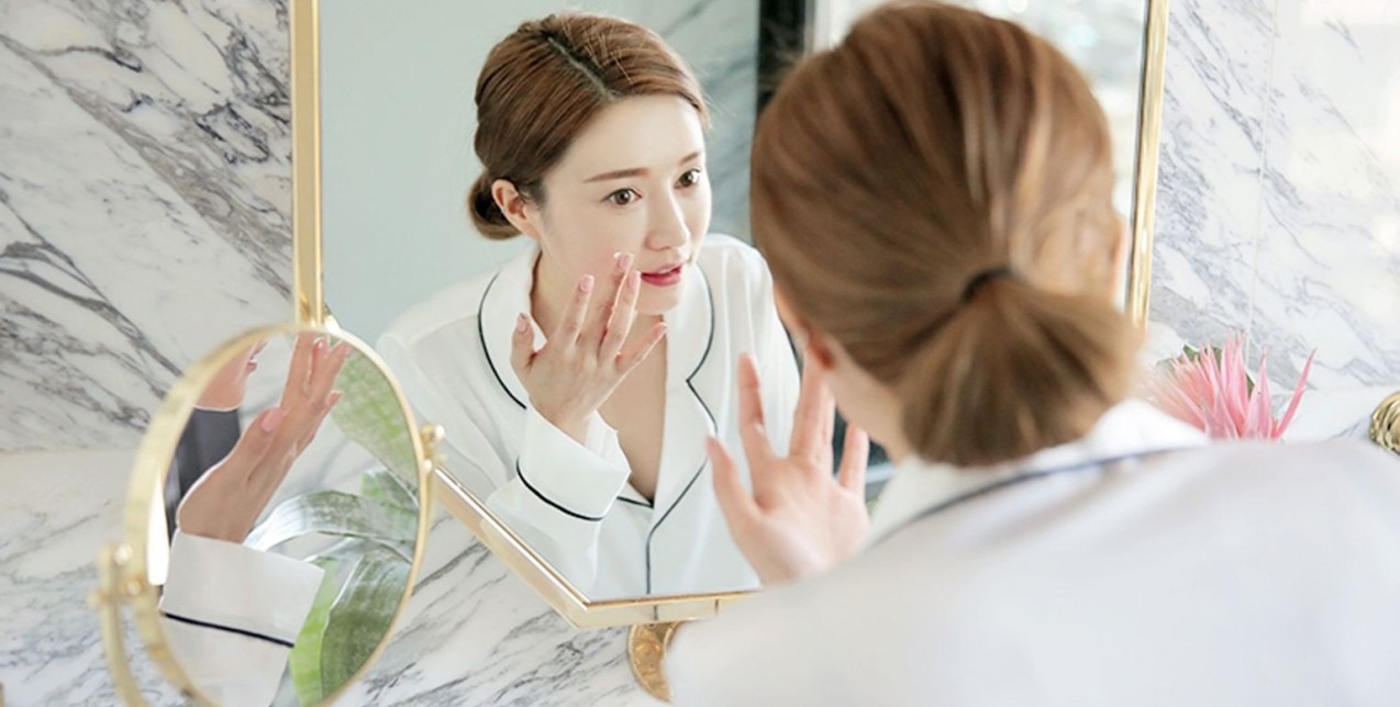 Τα facial tips που υιοθετούν οι Κορεάτισσες για πορσελάνινη επιδερμίδα