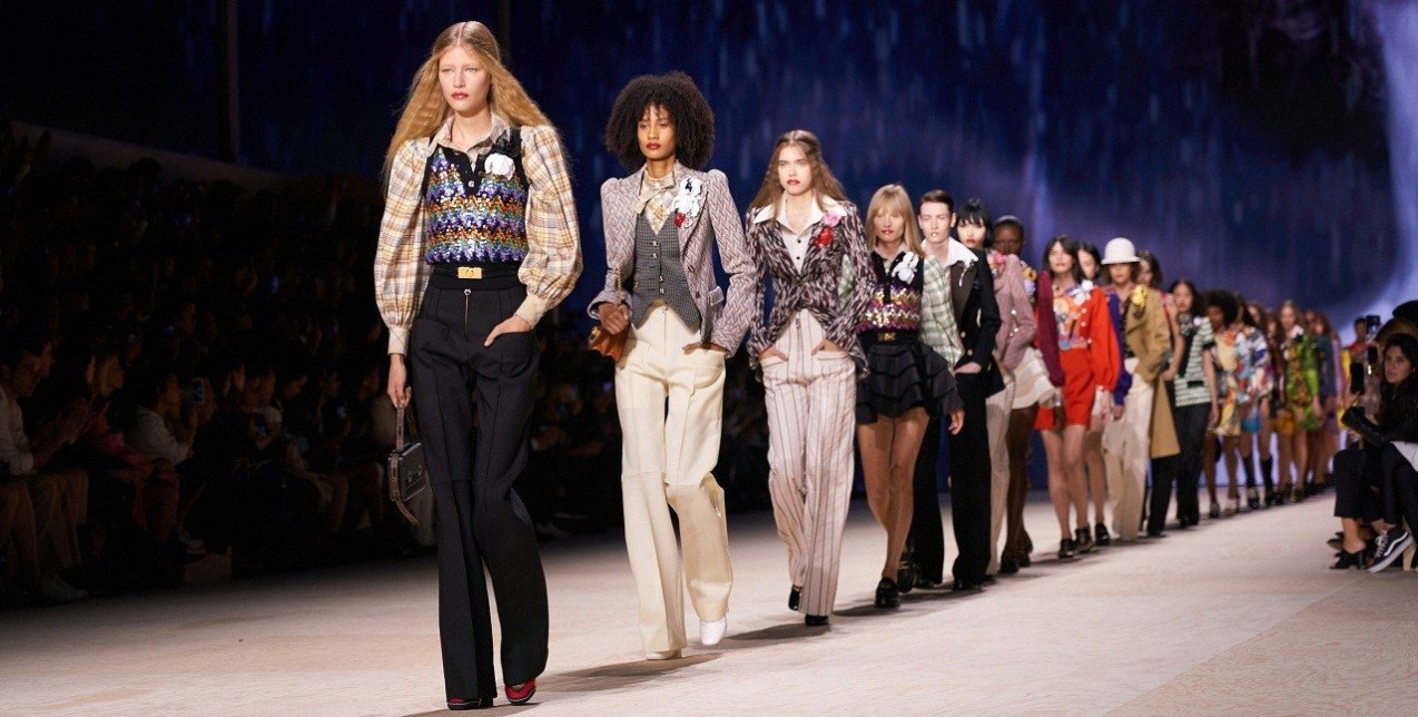 To Paris Fashion Week ρίχνει αυλαία με τον οίκο Louis Vuitton να υμνεί την Belle Époque 