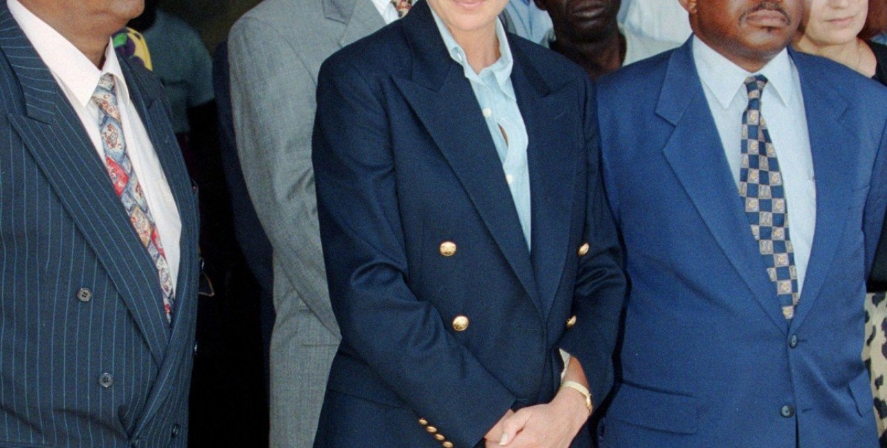 Πριγκίπισσα Diana: Η βασίλισσα του jeans & blazer combo 