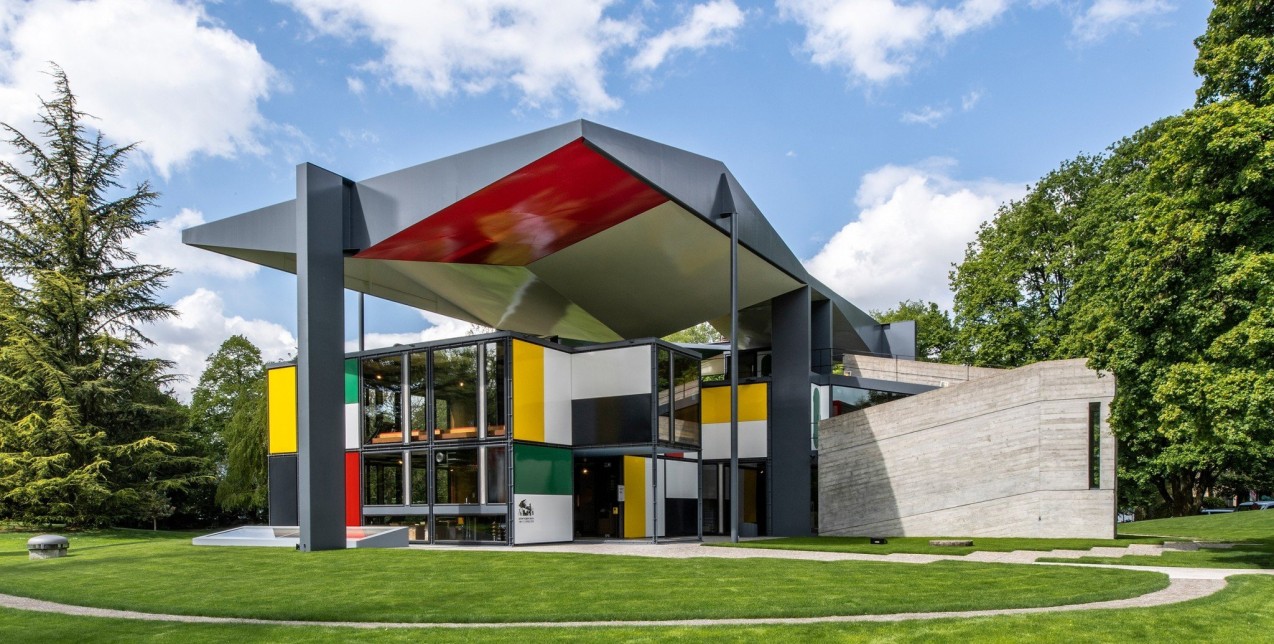 Χρωματικές αρμονίες: Απολαύστε το Pavilion Le Corbusier στη Ζυρίχη 