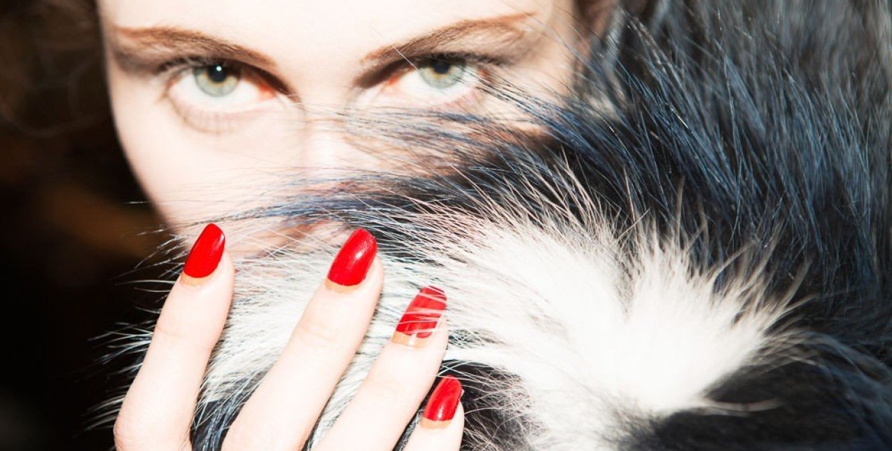 Christmas manicure: Αυτά είναι τα πιο γιορτινά σχέδια για τα νύχια σας