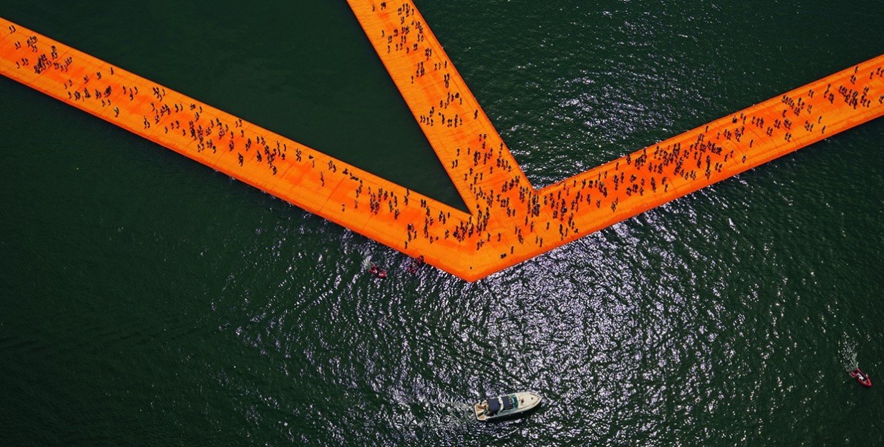 The Floating Piers: Τέχνη που σου επιτρέπει να βαδίζεις στο νερό 