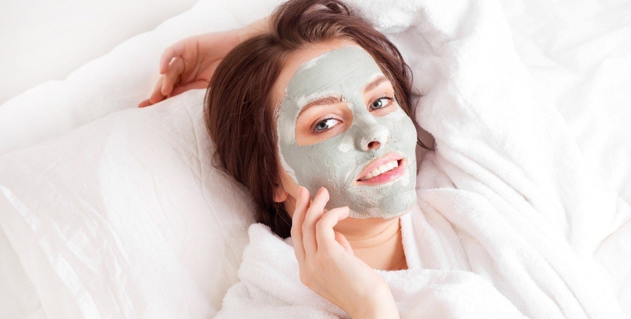 Stay Home Masks: «Απογειώστε» την περιποίηση του προσώπου σας με τις πιο hot μάσκες