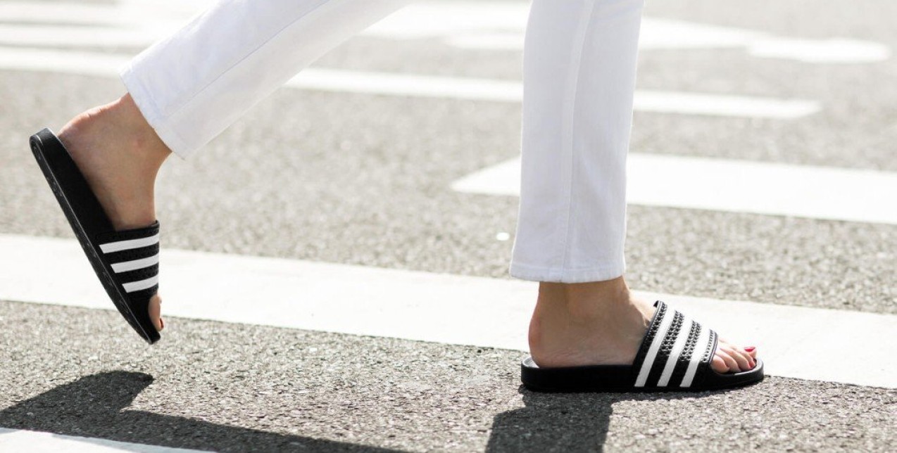 Shoe trends: Φορέστε την πιο hot τάση-έκπληξη του καλοκαιριού σαν τα κορίτσια του street style 