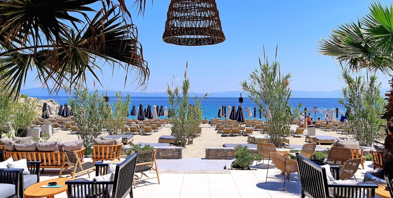 Paradise Calling: Τα beach bars στο 2ο πόδι Χαλκιδικής που θα σας ταξιδέψουν σε ένα ειδυλλιακό σκηνικό