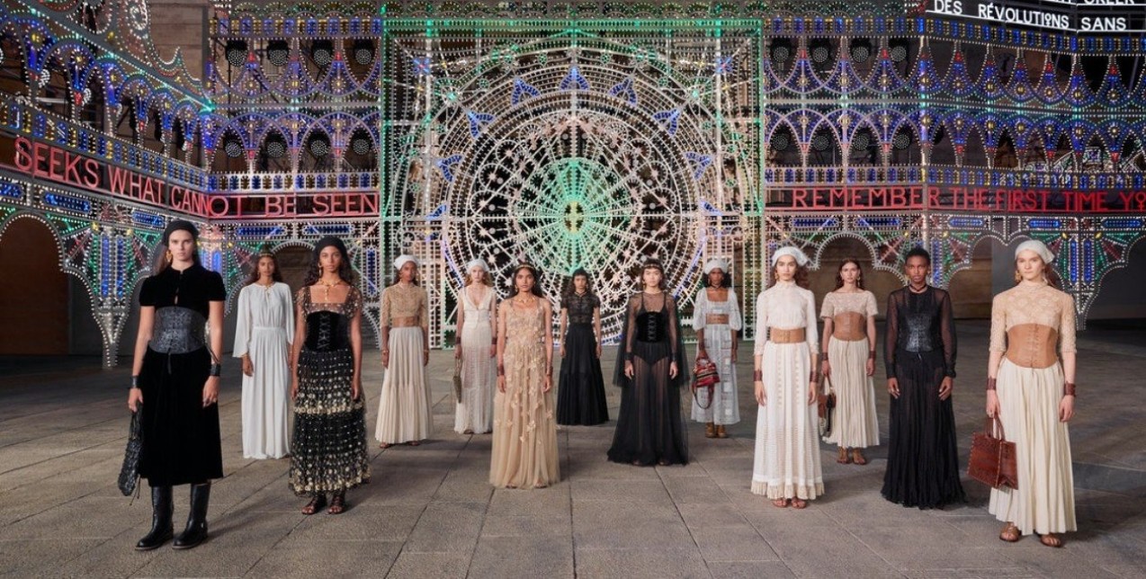 Η νέα πολυαναμενόμενη cruise 2021 συλλογή του Christian Dior αποτέλεσε ύμνο στην παράδοση του savoir faire στην Puglia της Νότιας Ιταλίας