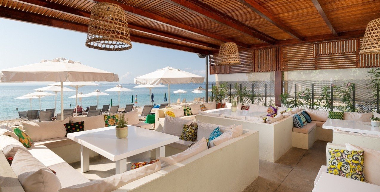 Greet & Meet: Ζήστε μια αλλιώτικη εμπειρία διασκέδασης στο πιο premium beach bar της Ελλάδας 