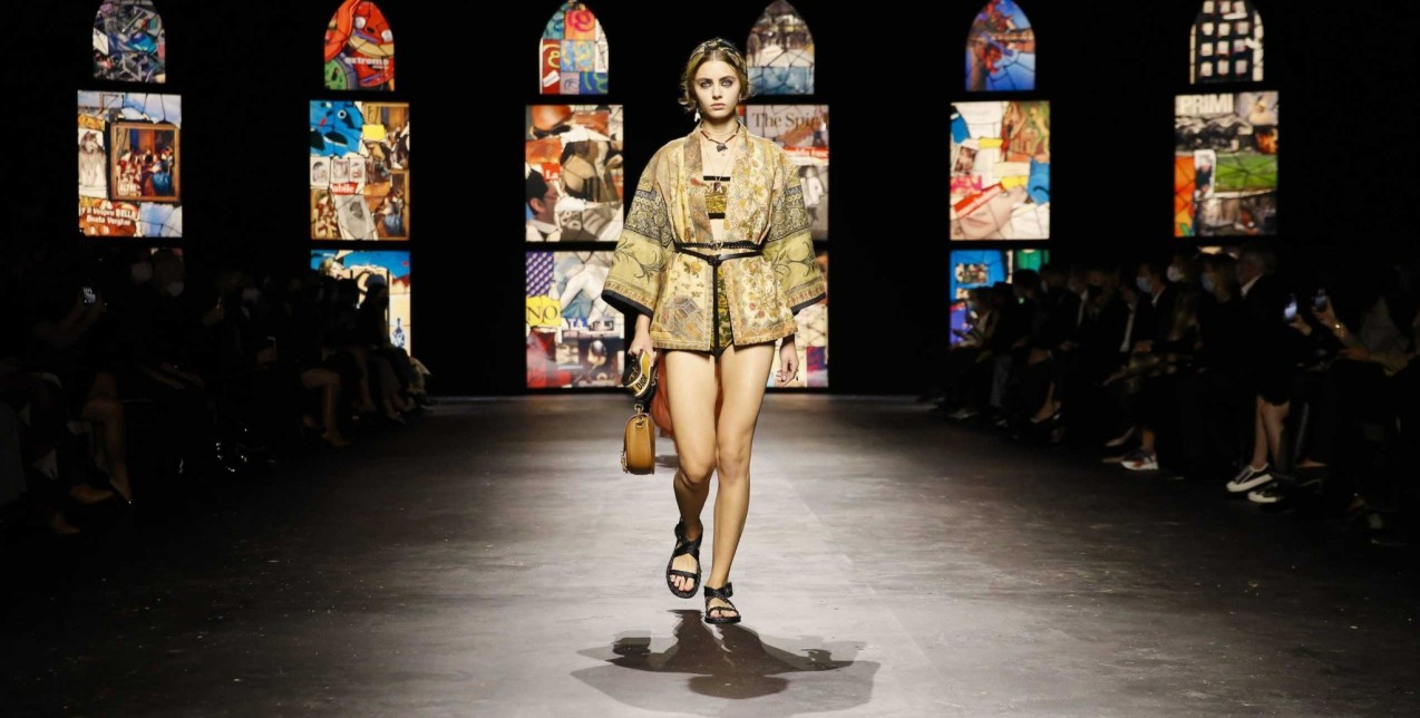 Christian Dior: H Maria Grazia Chiuri επαναπροσδιορίζει την ταυτότητα του couture οίκου και την προσαρμόζει στη νέα πραγματικότητα 