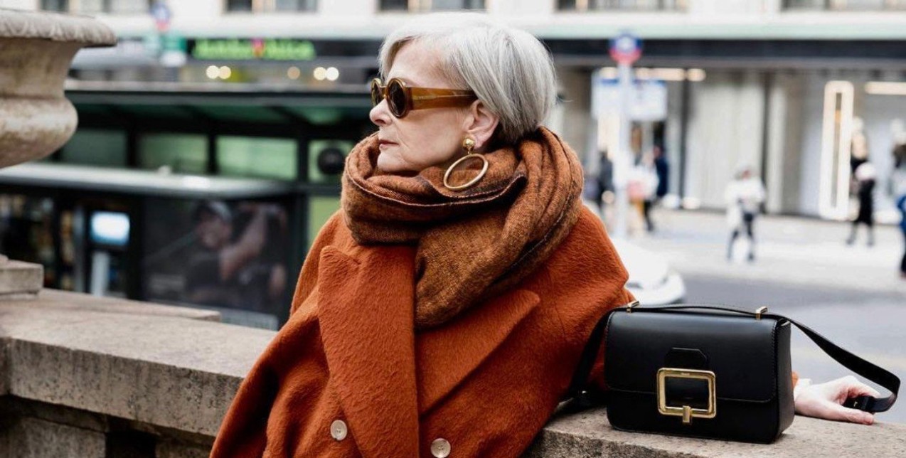 Οι over 50 fashionistas παρουσιάζουν stylish τρόπους για να φορέσετε το τζιν σας σε όλες τις ηλικίες 
