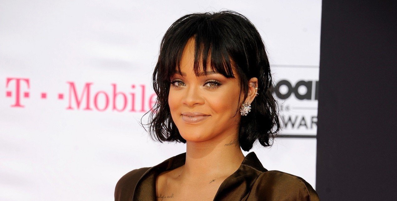 Rihanna: Το κορίτσι από τα Barbados που αποτελεί μια Million Dollar Pop Star δημιουργεί το δικό του πανεπιστήμιο ομορφιάς