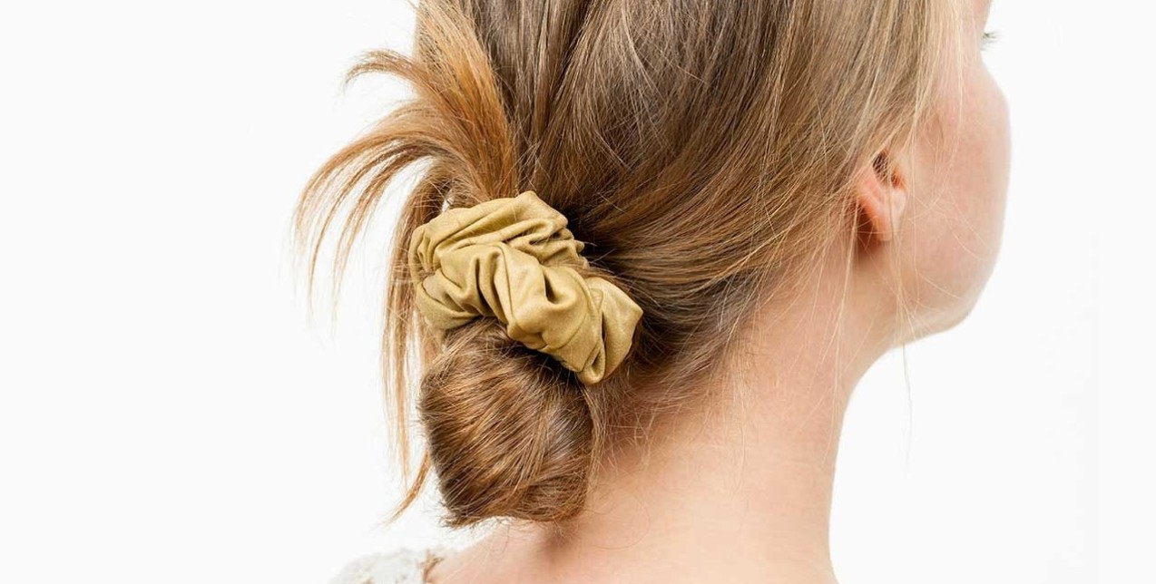 Τα φανταστικά hair scrunchies που δε θα θέλετε να βγάλετε από τα μαλλιά σας