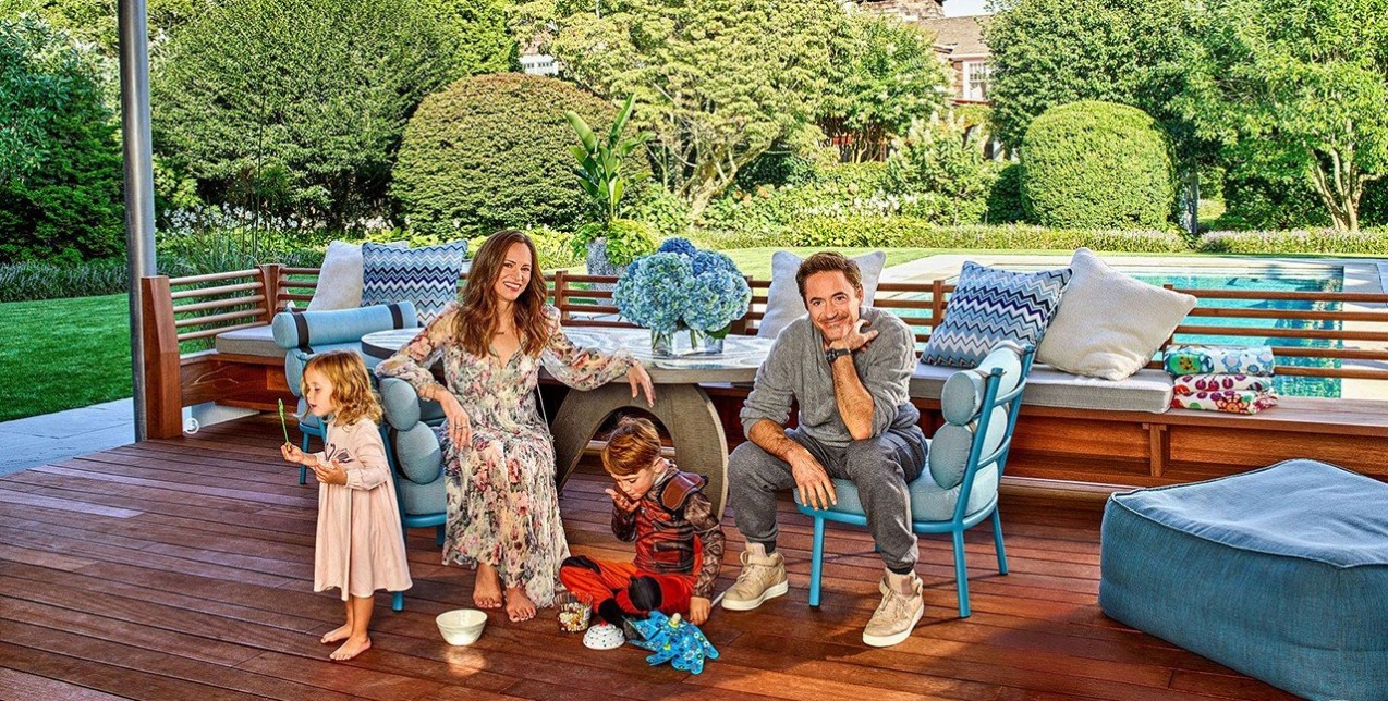 Ο Robert Downey Jr. μας ξεναγεί στο εντυπωσιακό σπίτι του στα Hamptons