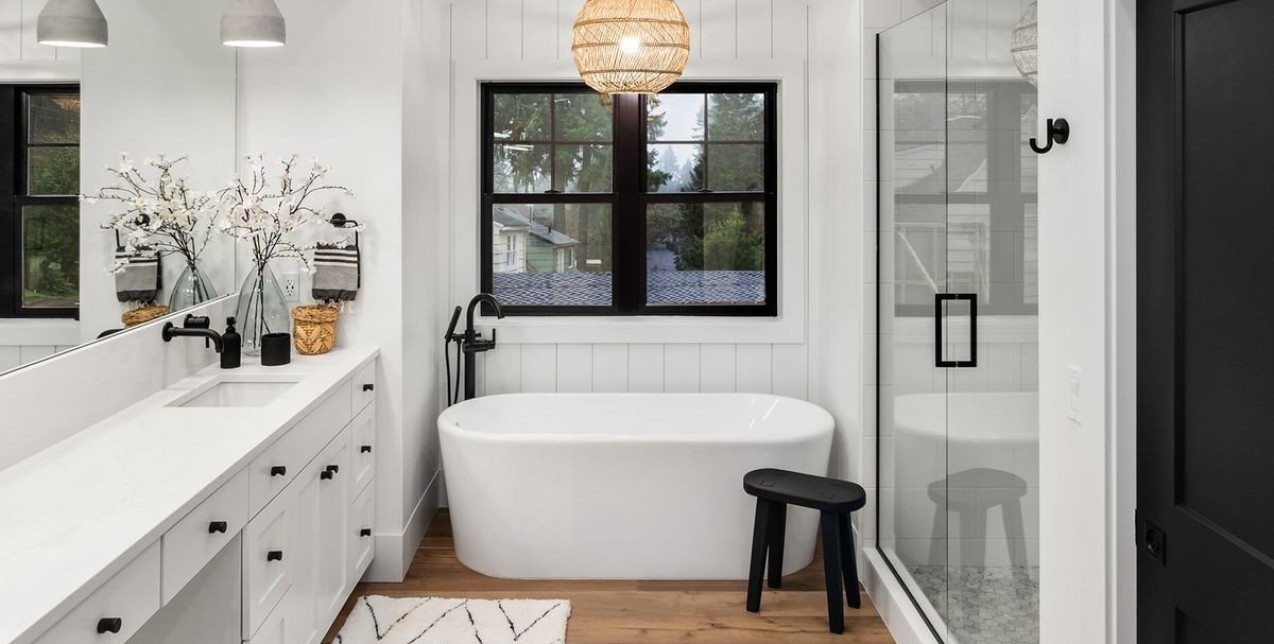 Μπάνιο: 5+1 τρόποι για να το μετατρέψετε στο πιο ρομαντικό σημείο του σπιτιού σας