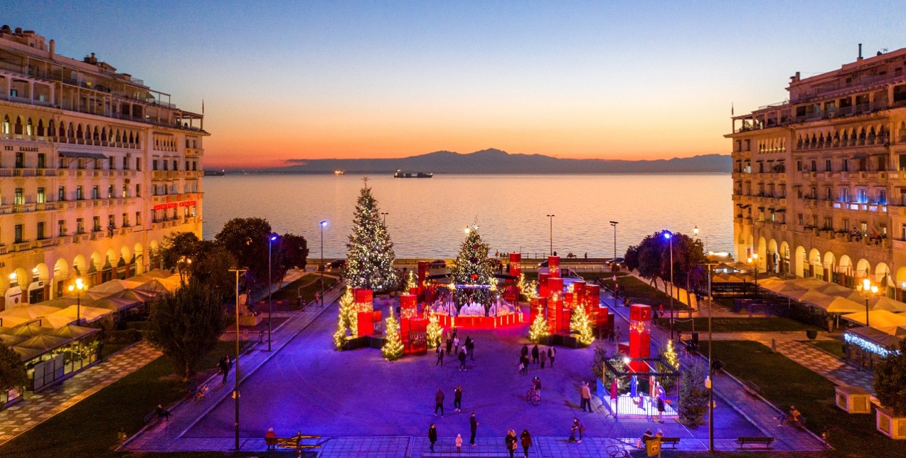 Christmas After All: H Θεσσαλονίκη φόρεσε τα γιορτινά της, εκπέμποντας δυνατή λάμψη & ελπίδα σε κάθε γωνιά της