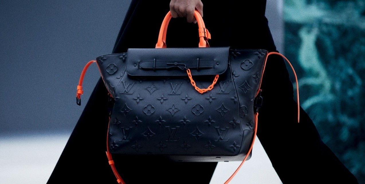Οι τσάντες του Virgil Abloh για την menswear fall '21 κολεξιόν του Louis Vuitton είναι αυτές που θέλει κάθε γυναίκα στη συλλογή της 