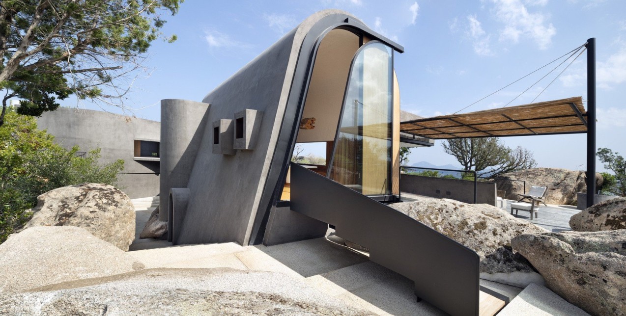 Μια μοναδικής αρχιτεκτονικής κατοικία στο Porto Cervo στη Σαρδηνία είναι το απόλυτο όνειρο