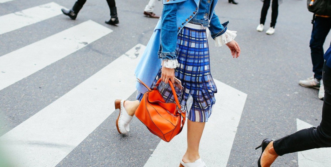 13+1 bold bags για τις πιο φωτεινές και trendy εμφανίσεις 