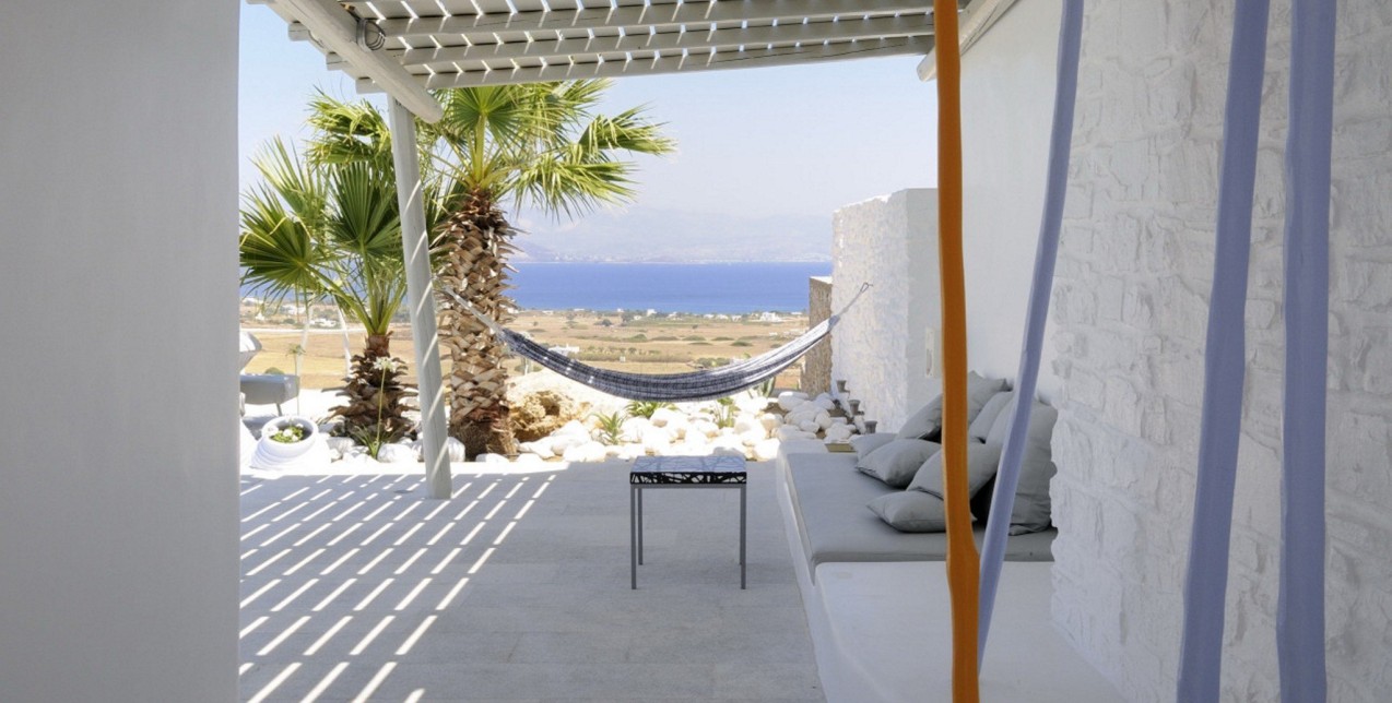 Summer House: Μια όμορφη βίλα στην Πάρο που «μυρίζει» ελληνικό καλοκαίρι